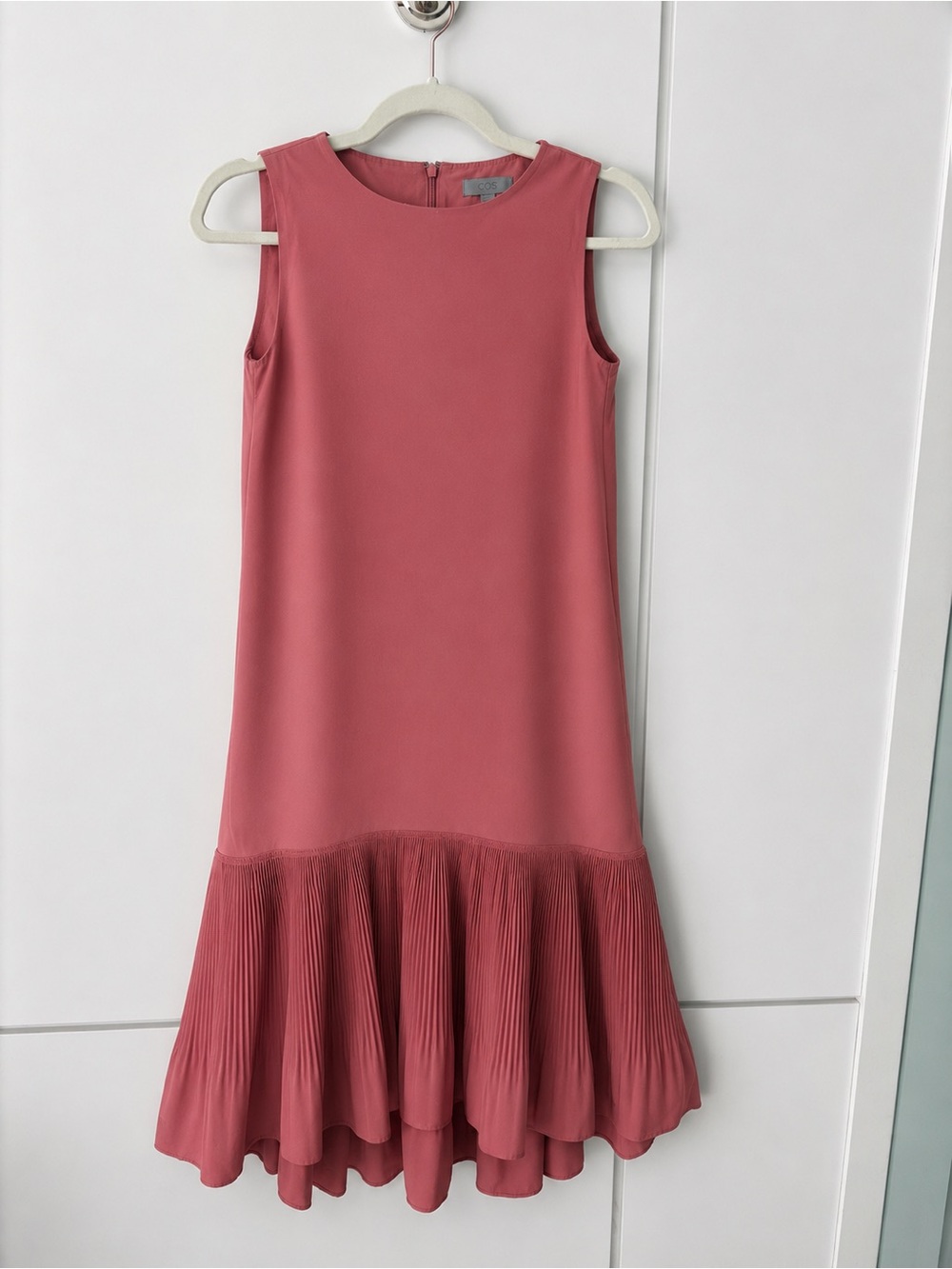 COS Dusty Rose Pleated Hem Shift Dress Size 8 Minimalist Sleeveless Midi Dress - Picture 5 of 10